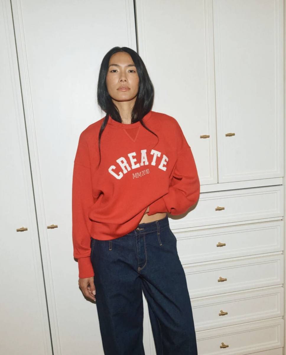 A découvrir le sweat celli de mos mosh avec sa coupe moderne et épurée chez Camp Boutique Alès